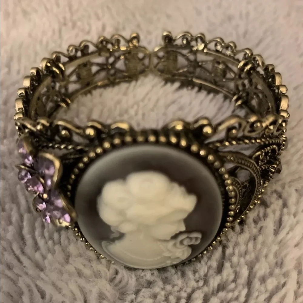 Vintage Cameo Bracelet with Purple Accents - Picture 1 of 4